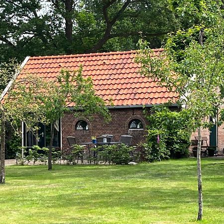 Landelijk Gelegen Huisje Op Erf Veeningen Luaran gambar