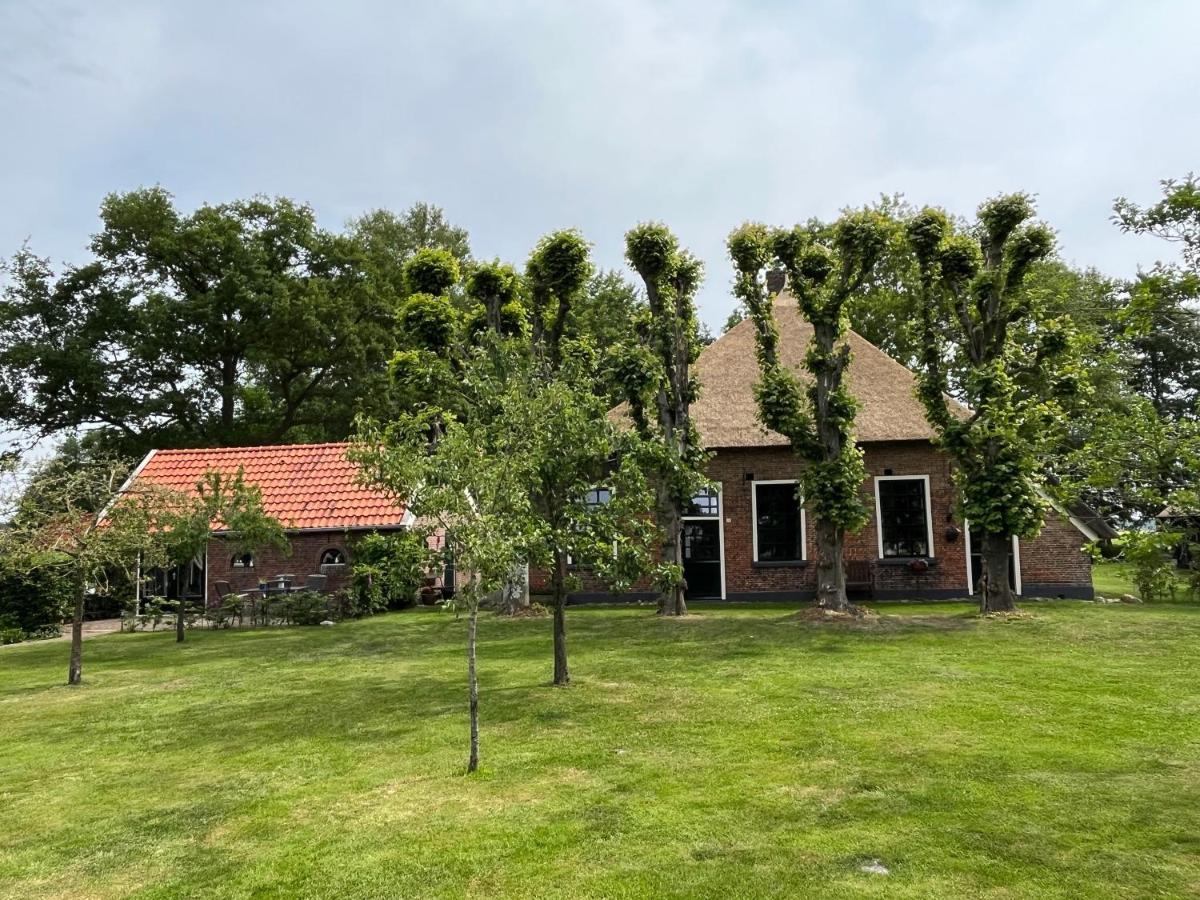 Landelijk Gelegen Huisje Op Erf Veeningen Luaran gambar