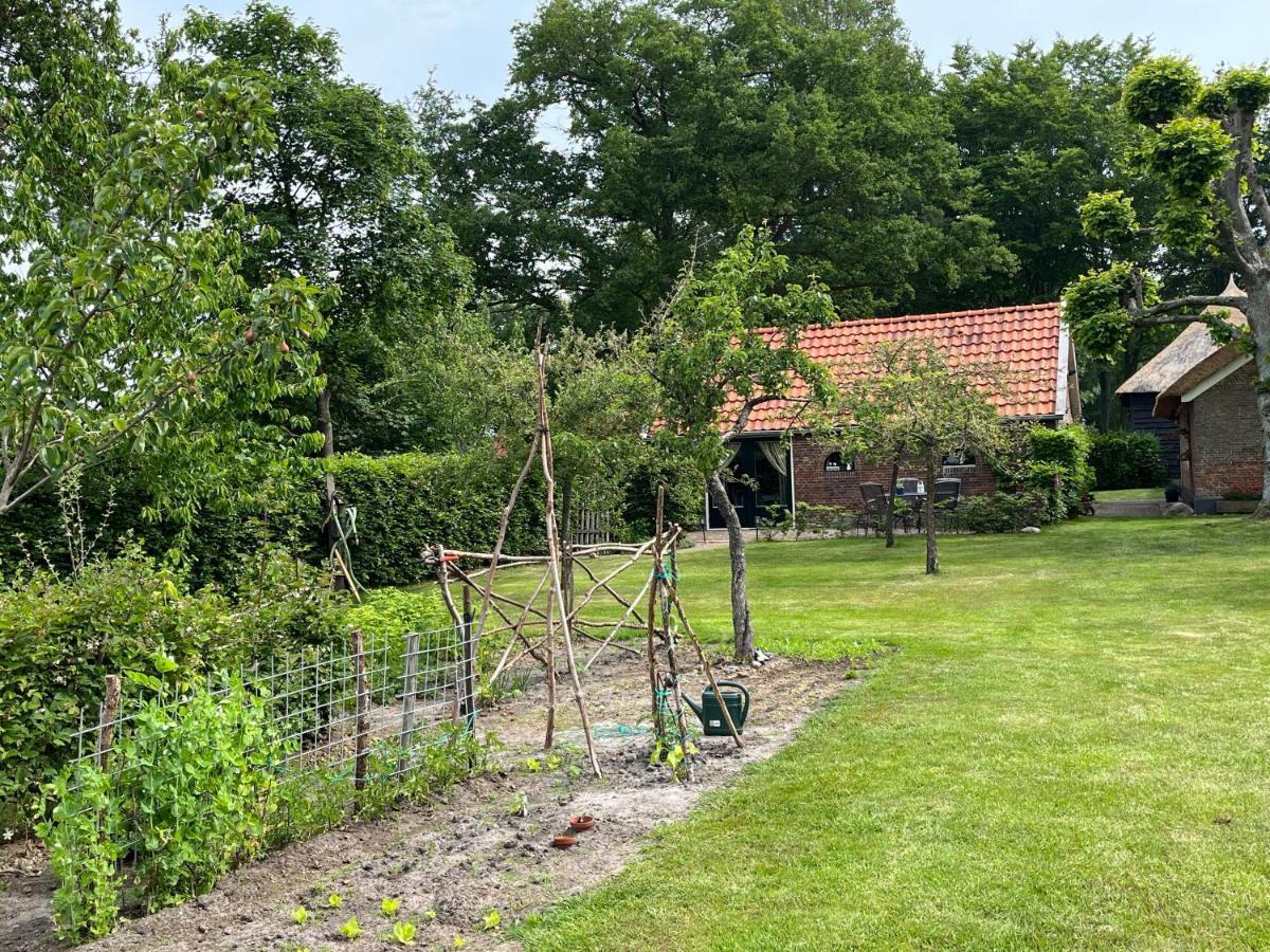 Landelijk Gelegen Huisje Op Erf Veeningen Luaran gambar