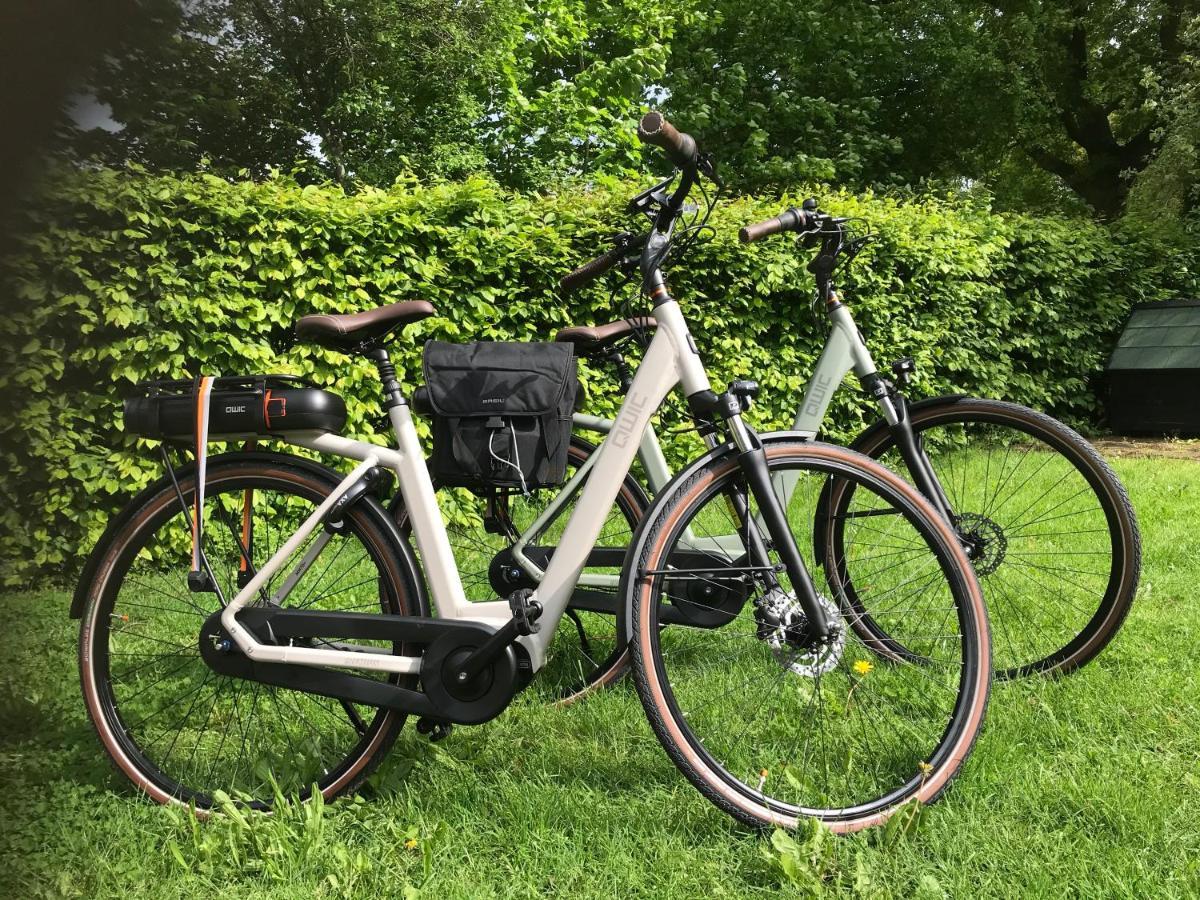 Landelijk Gelegen Huisje Op Erf Veeningen Luaran gambar
