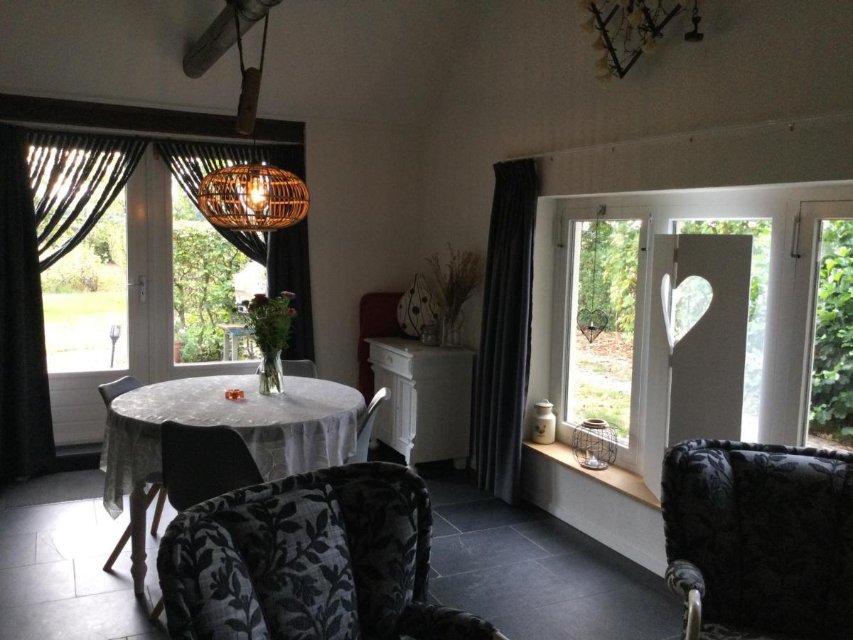 Landelijk Gelegen Huisje Op Erf Veeningen Luaran gambar