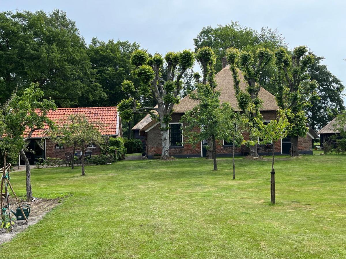 Landelijk Gelegen Huisje Op Erf Veeningen Luaran gambar