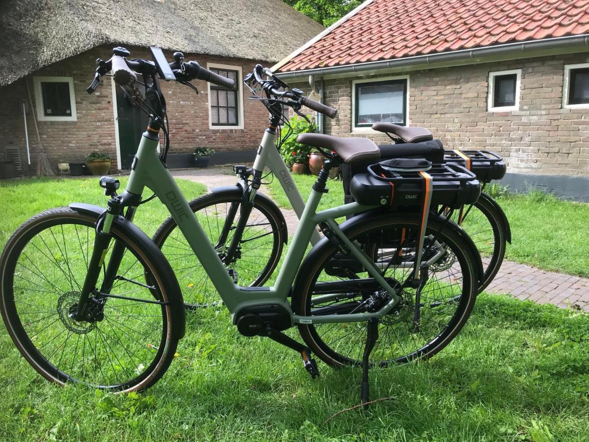 Landelijk Gelegen Huisje Op Erf Veeningen Luaran gambar