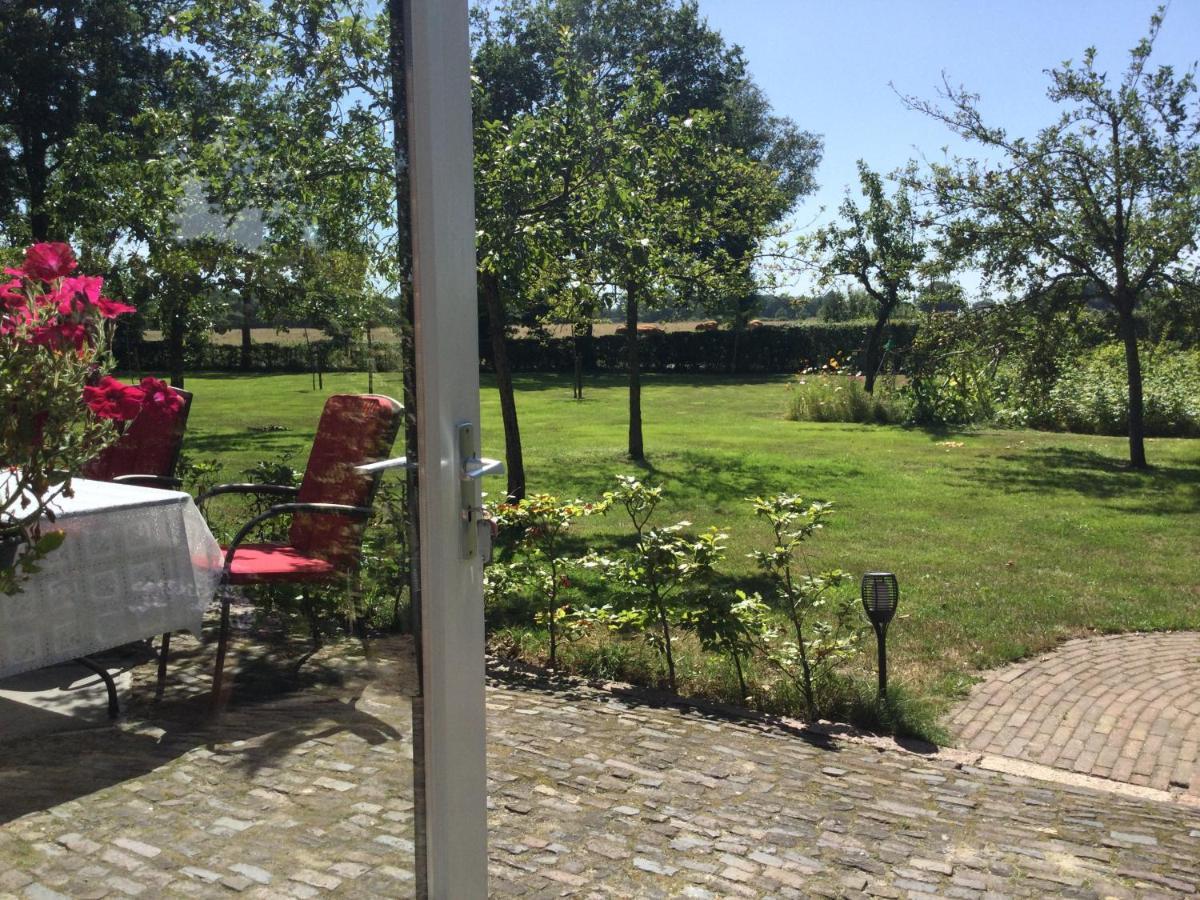 Landelijk Gelegen Huisje Op Erf Veeningen Luaran gambar